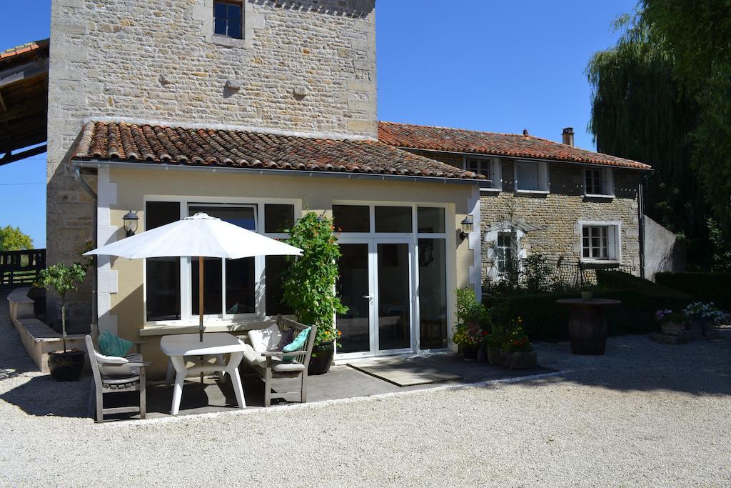 Bed and Breakfast Le Moulin De Lusseau Chef-Boutonne Exterior foto