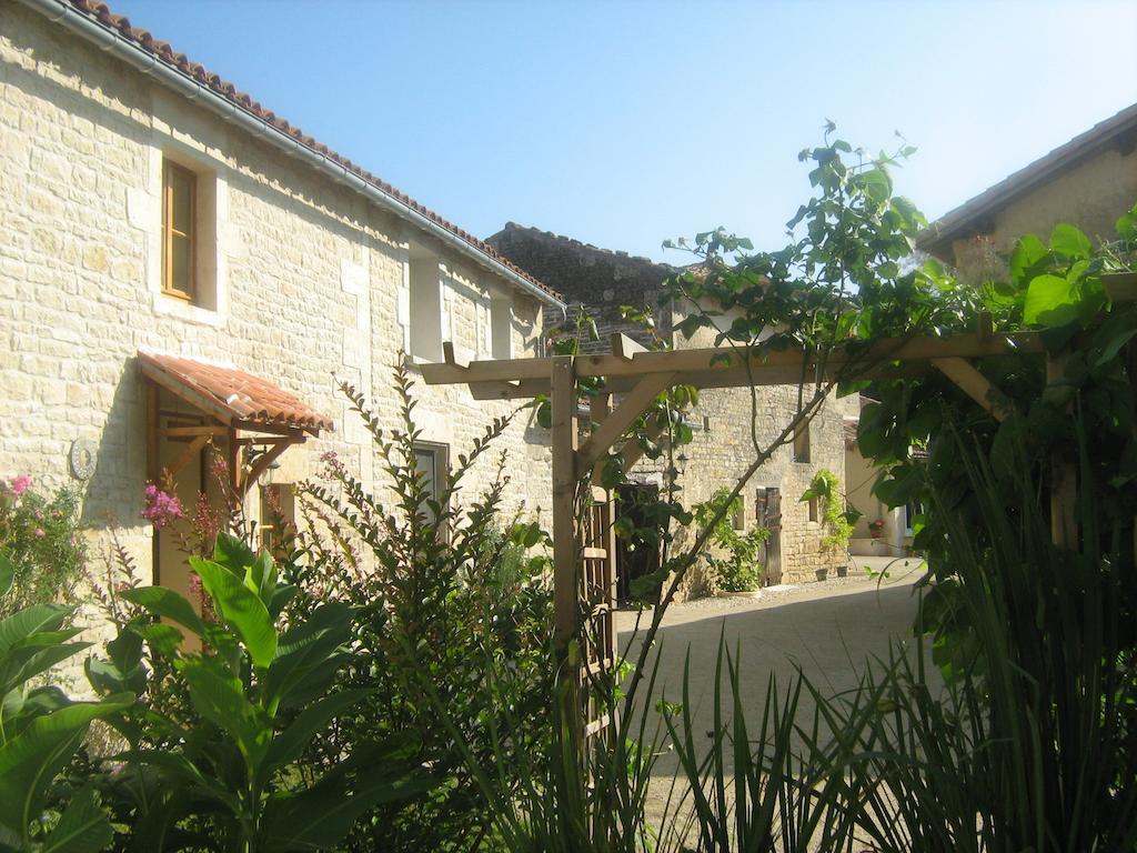 Bed and Breakfast Le Moulin De Lusseau Chef-Boutonne Zimmer foto